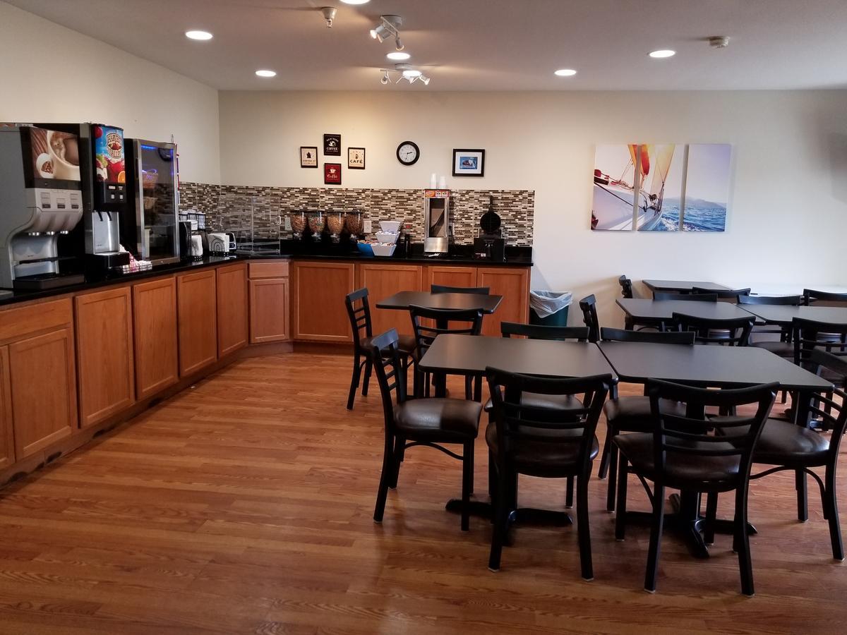 Mariner'S Village Resort Carlyle エクステリア 写真