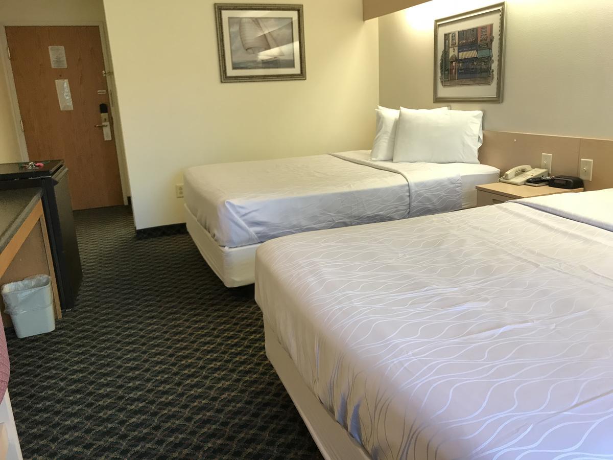 Mariner'S Village Resort Carlyle エクステリア 写真