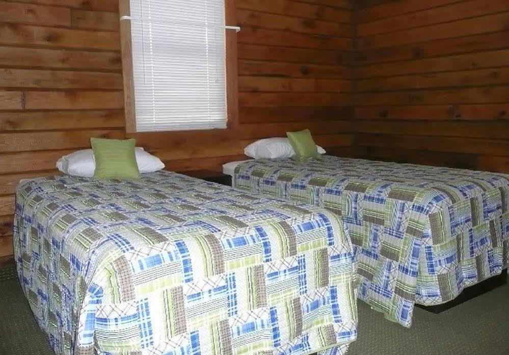 Mariner'S Village Resort Carlyle エクステリア 写真