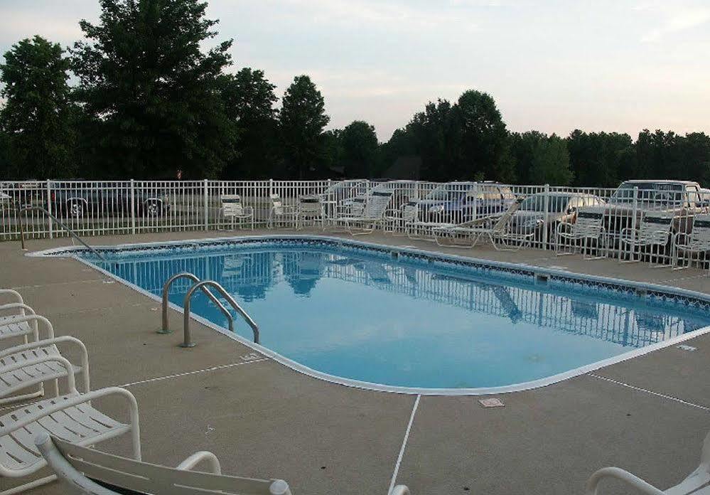 Mariner'S Village Resort Carlyle エクステリア 写真