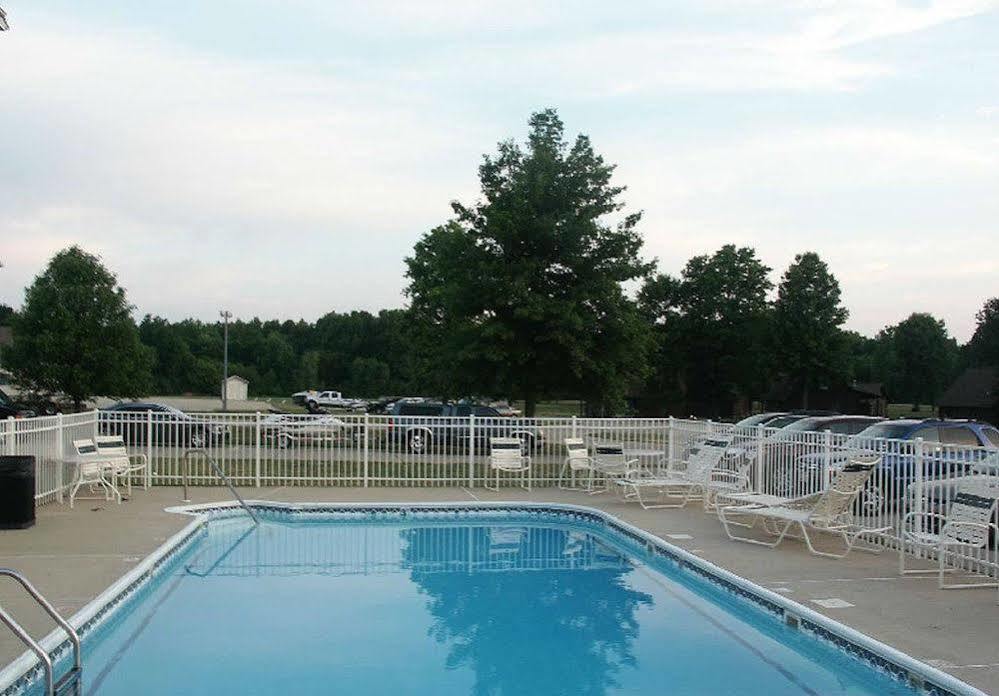 Mariner'S Village Resort Carlyle エクステリア 写真