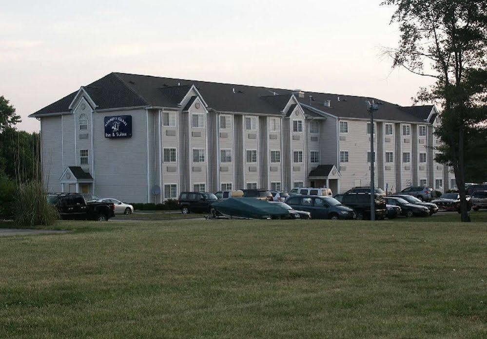 Mariner'S Village Resort Carlyle エクステリア 写真