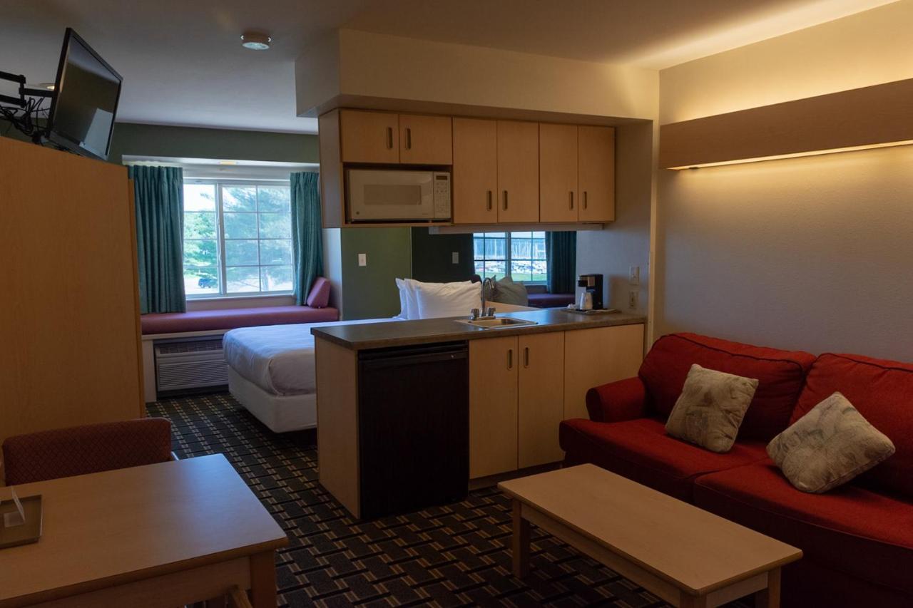 Mariner'S Village Resort Carlyle エクステリア 写真