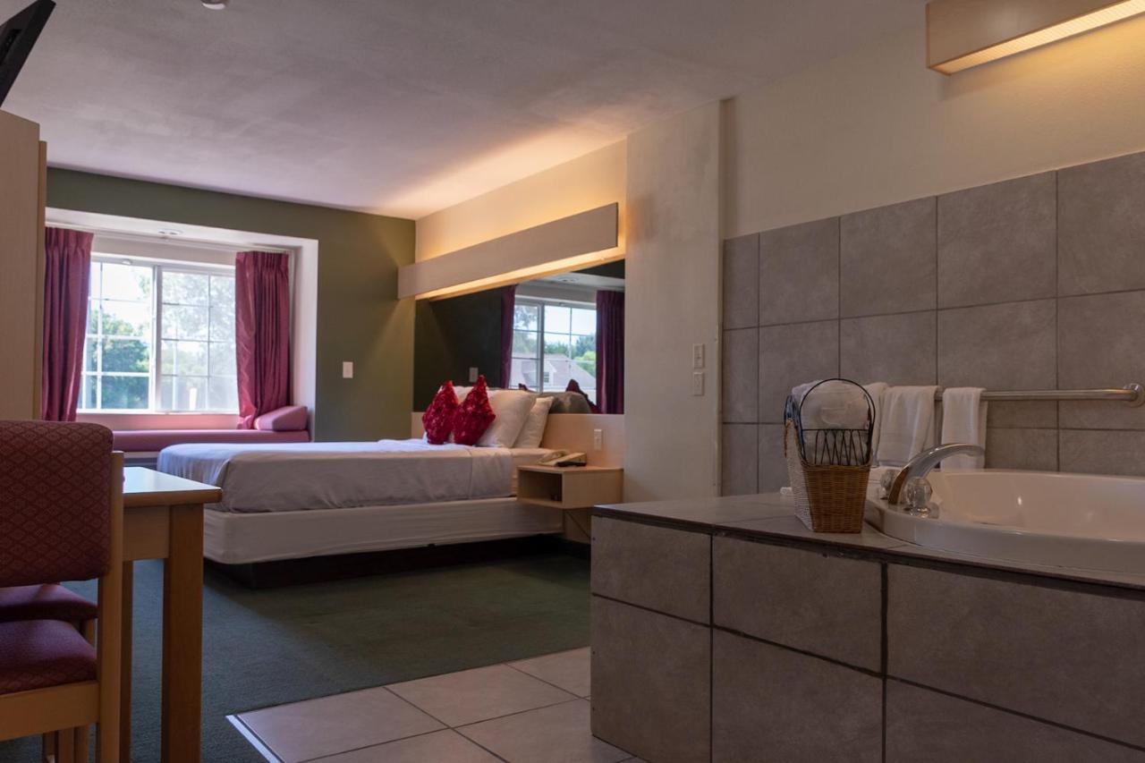 Mariner'S Village Resort Carlyle エクステリア 写真