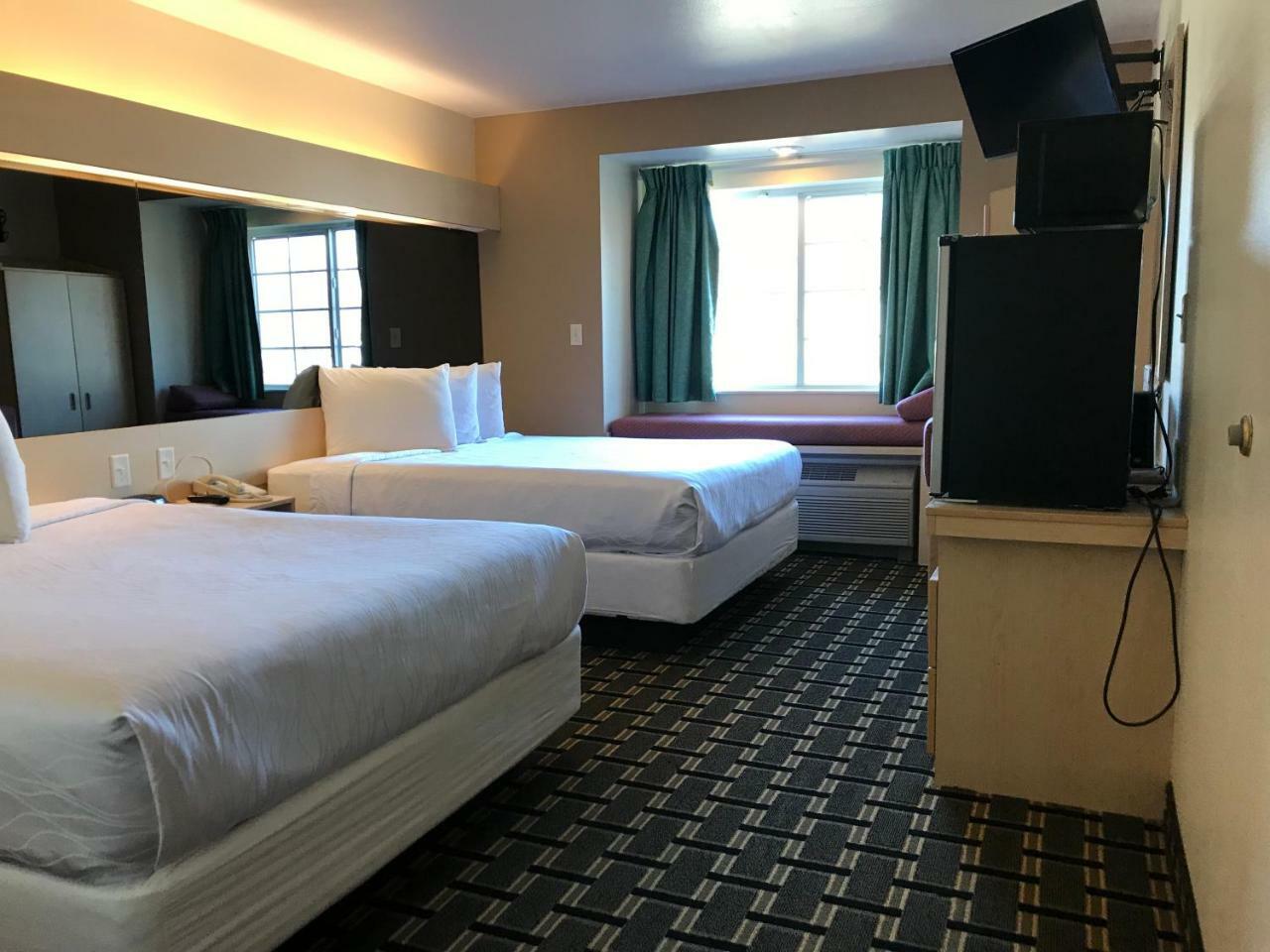 Mariner'S Village Resort Carlyle エクステリア 写真
